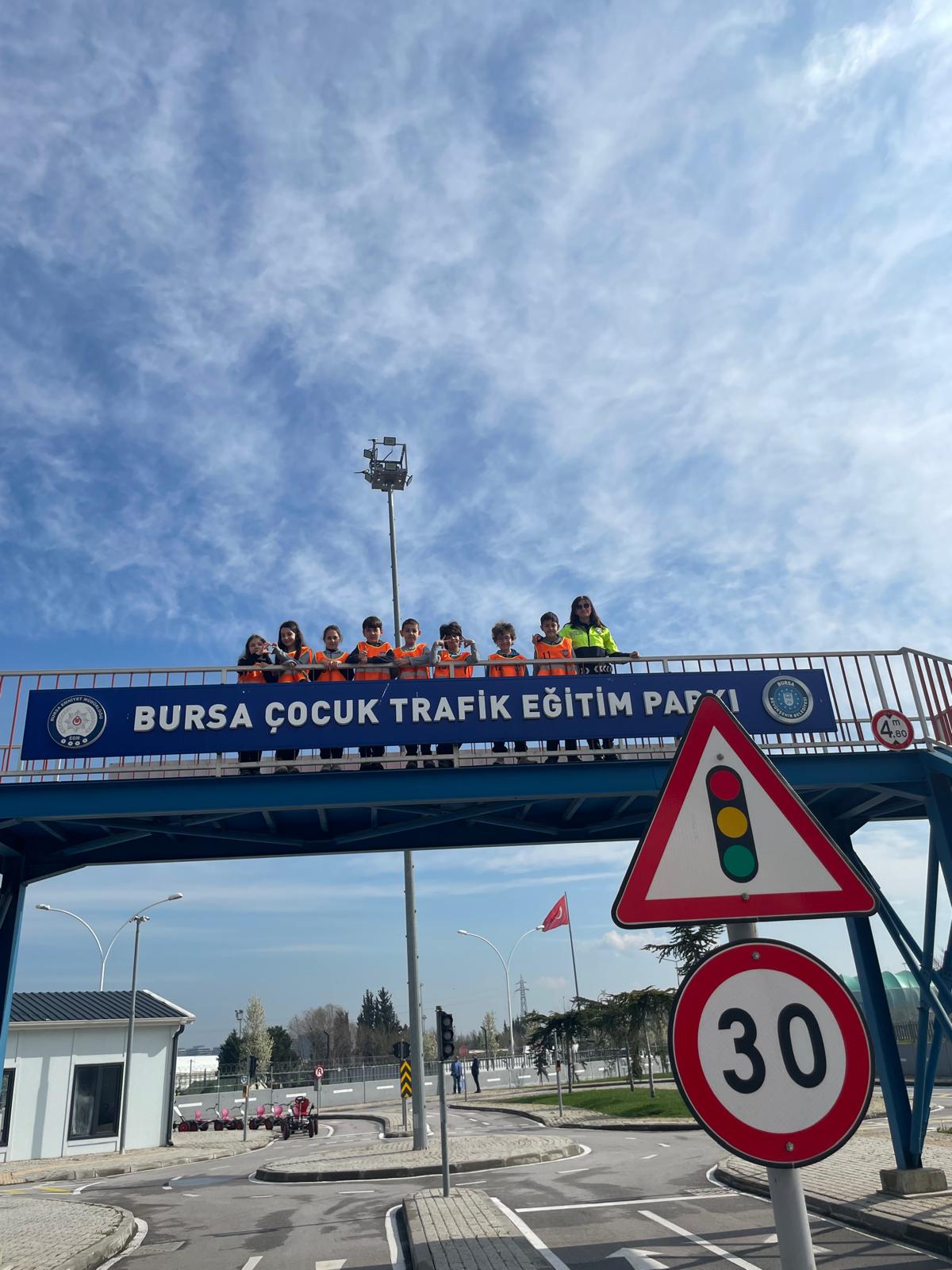 Direksiyon Başına Geçtik: 4.Sınıflarımız Trafik parkı'nda!